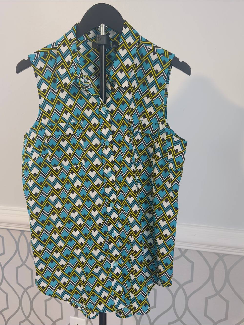 APT.9 Womans SZ L Blouse Sleeveless Geometric Button-Up Top - Teal/Blue/Green